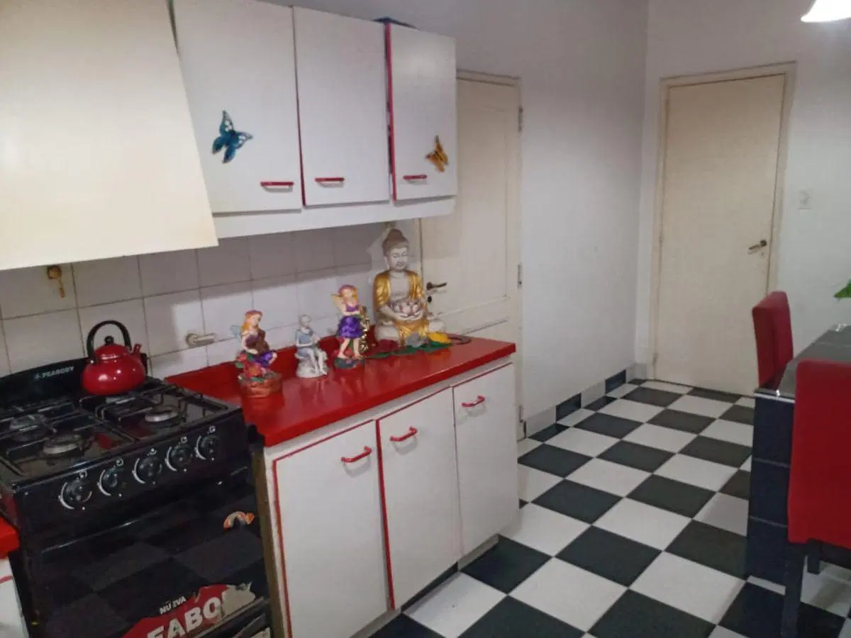 CASA ESTILO CALIFORNIANA - CON CASA PARA HUESPEDES - TERRENO INMENSAMENTE GRANDE 8