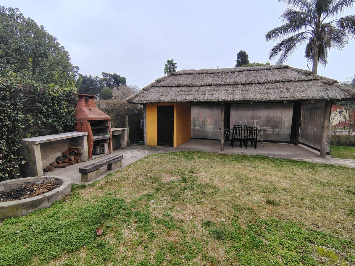 Foto de CASA QUINTA BARRIO TORTUGUITAS -ALEGRE COLOR AMARILLO - CON PISCINA EN EXCELENTE ESTADO, imagen 4