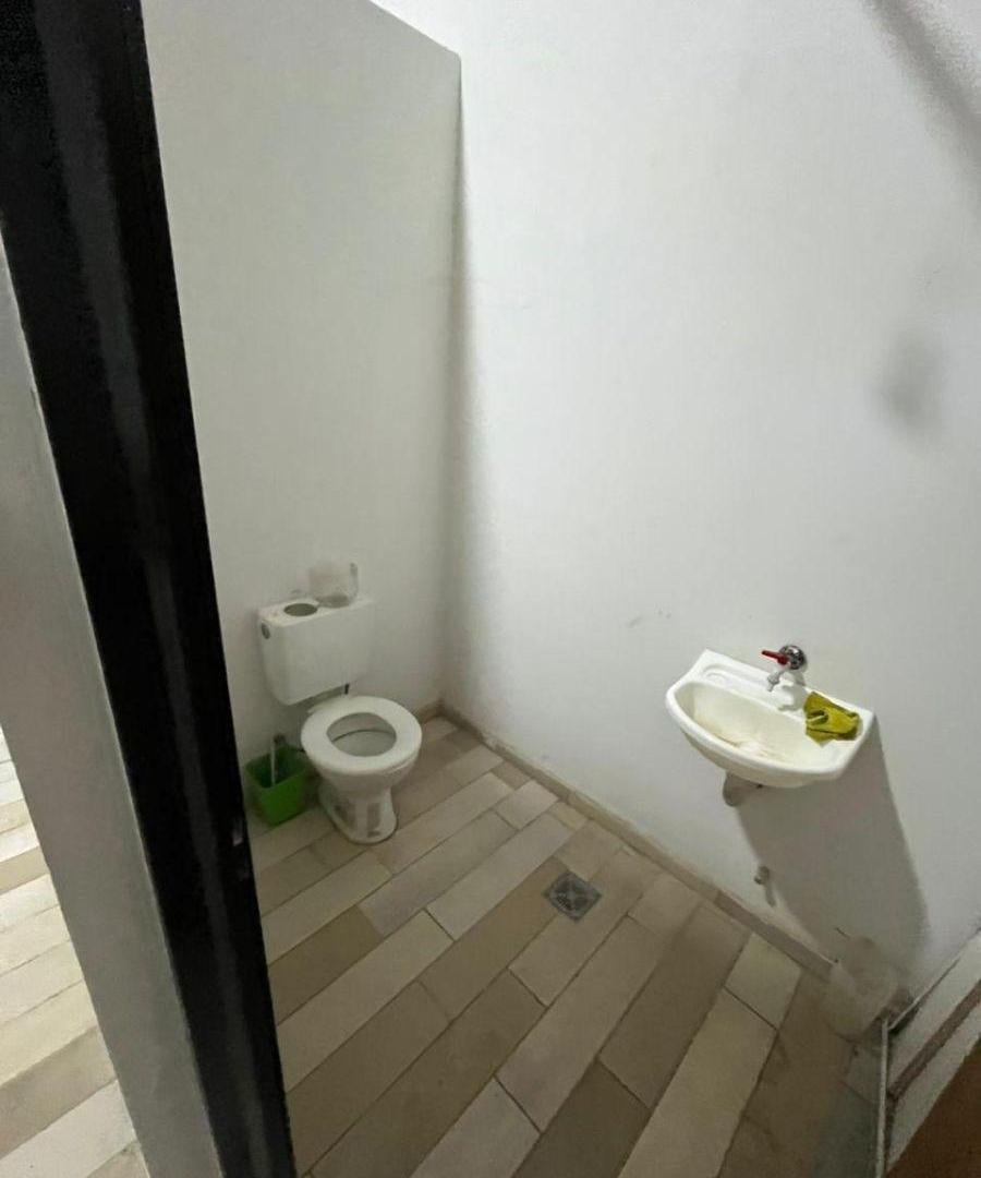 Foto de OPORTUNIDAD LOCAL COMERCIAL EN TORTUGUITAS - PARQUE ALVEAR UNO, imagen 4