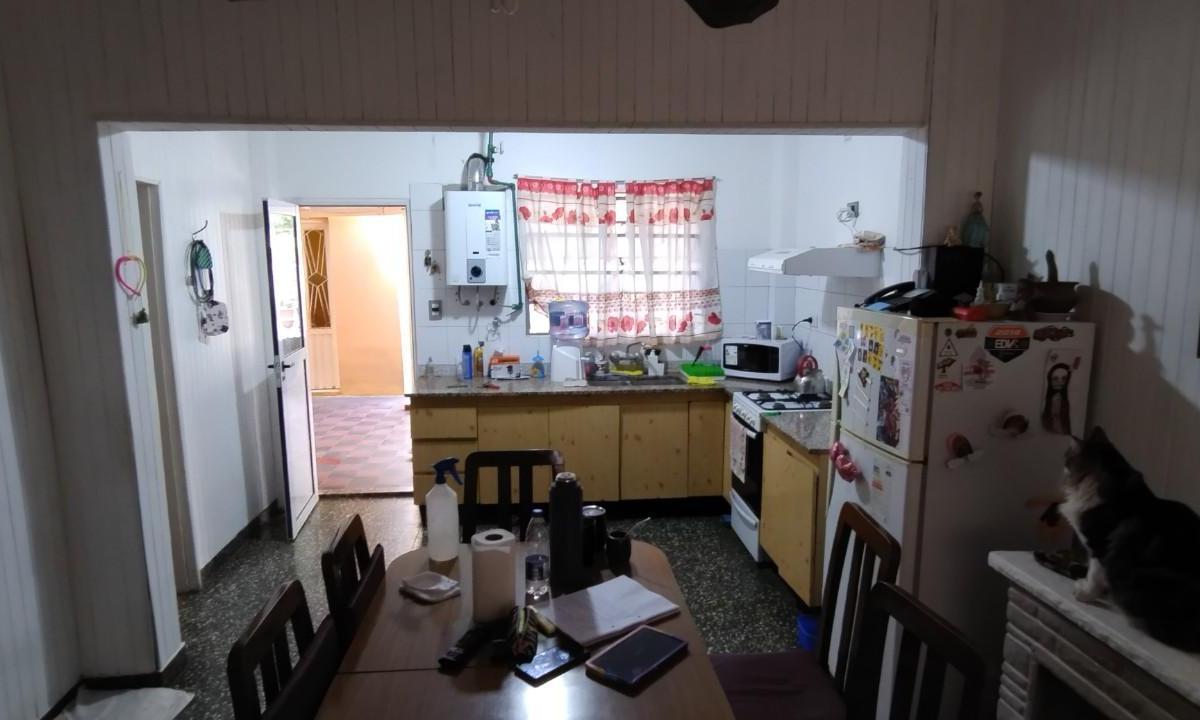 Casa de 3 Ambiente en El Centro de Varela Oportunidad 5