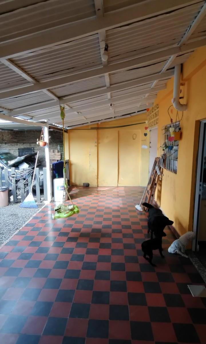 Casa de 3 Ambiente en El Centro de Varela Oportunidad 2