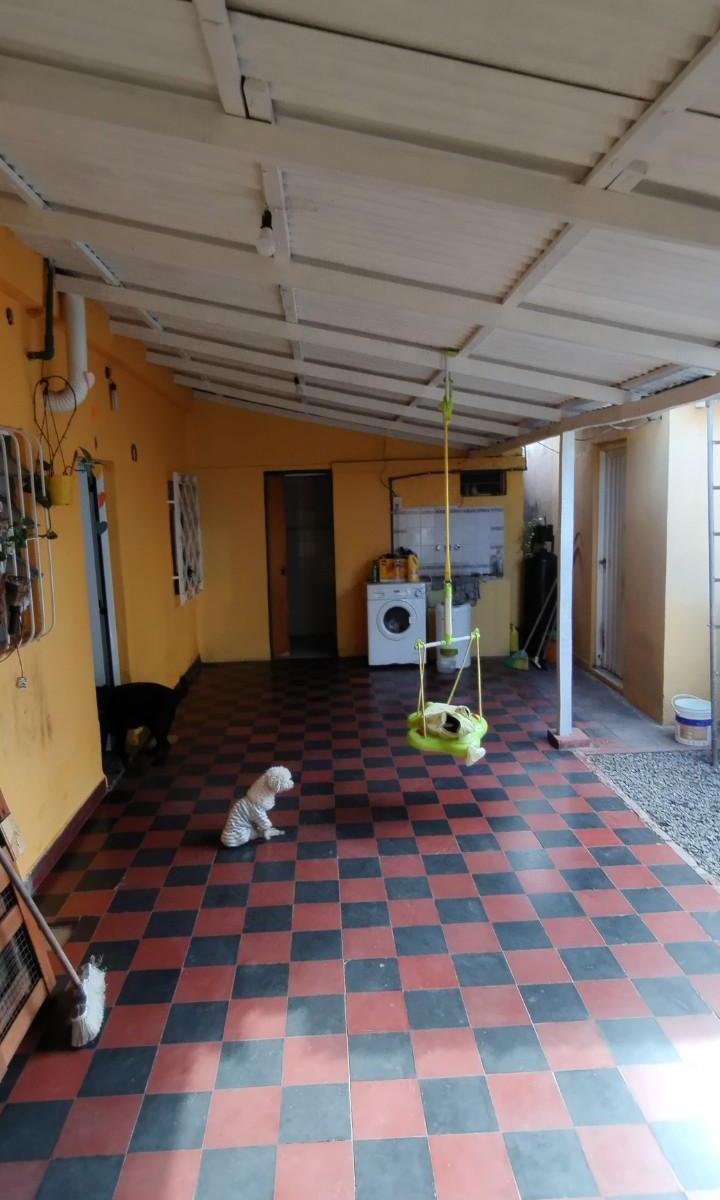 Casa de 3 Ambiente en El Centro de Varela Oportunidad 4