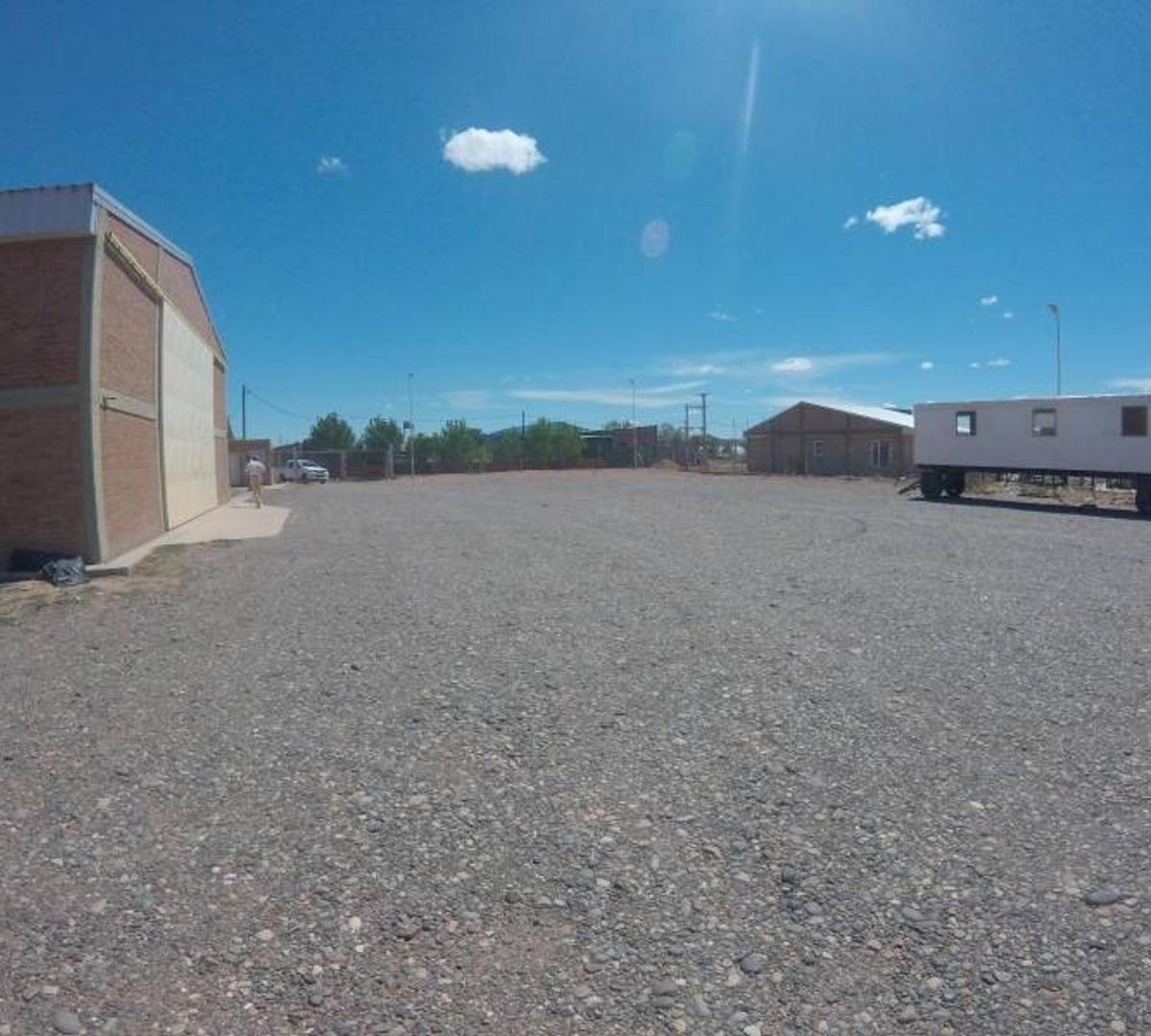 Vendo Base, con Galpón y Oficinas en Rincón de Los Sauces. 3