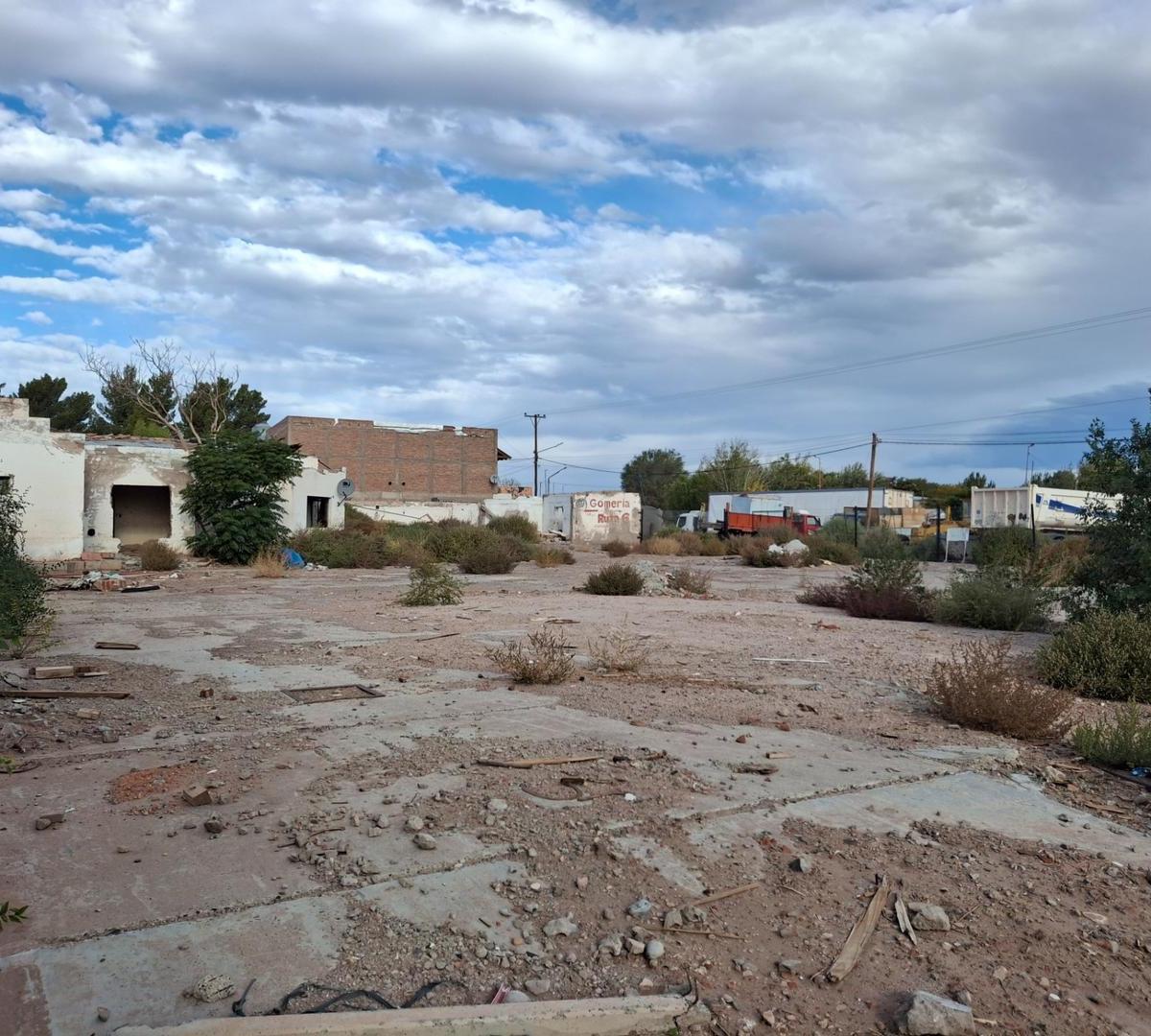 Vendo Terreno Céntrico en Rincón de Los Sauces. 2