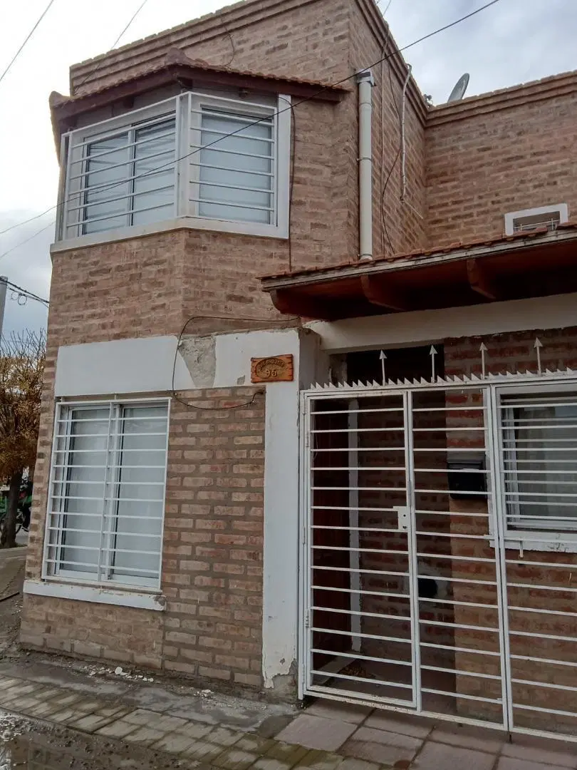 Alquilo dúplex de tres dormitorios. 5