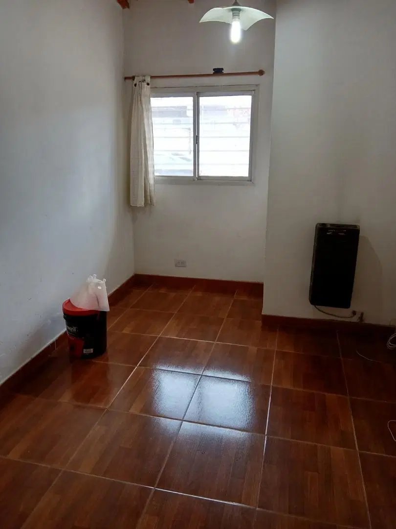 Alquilo dúplex de tres dormitorios. 5