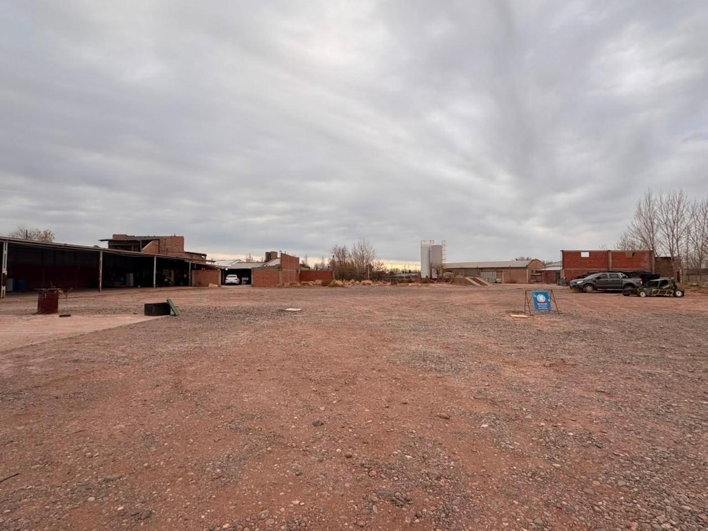 Vende terreno sobre ruta, apto desarrollo.