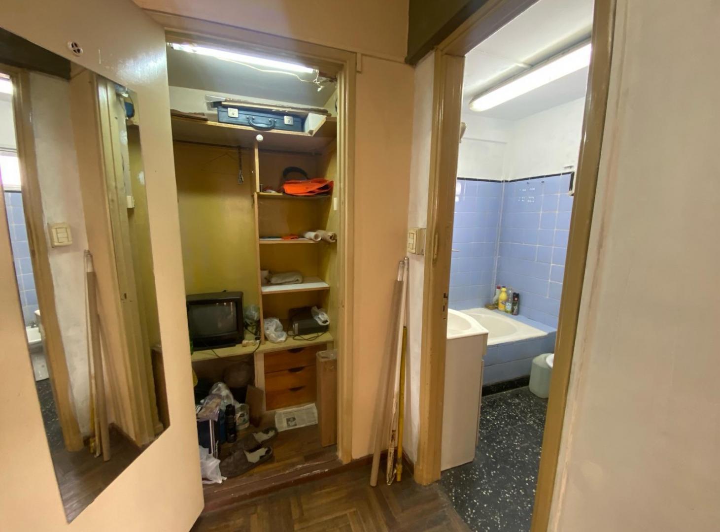 Foto de Departamento venta 1 ambiente Boedo 3er piso por escalera con balcon, imagen 2