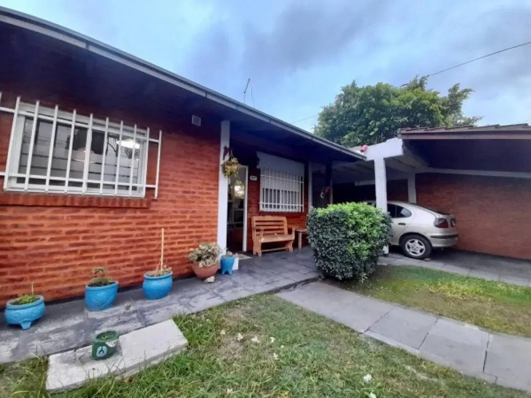 Casa en Venta en Villa Tesei - 3 ambientes! Gran parque libre! 2