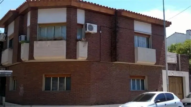 Chalet dos plantas céntrico - zona residencial- Apto todo destino ... 1