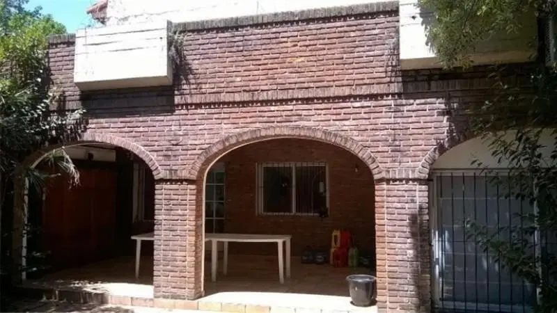 Chalet dos plantas céntrico - zona residencial- Apto todo destino ... 2