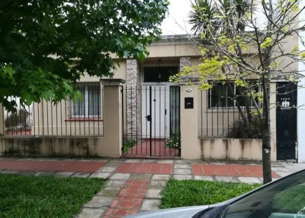 AVELLANEDA 1600 - Casa en Ph 4 ambientes - Acepta propiedad en parte de pago 1