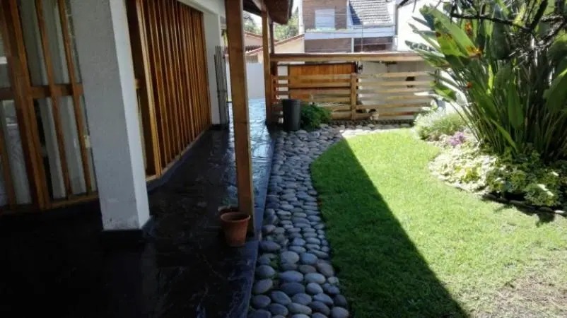 iMPECABLE CHALET  5 AMBIENTES EN DOS PLANTAS  Lote de 10 x 48 3