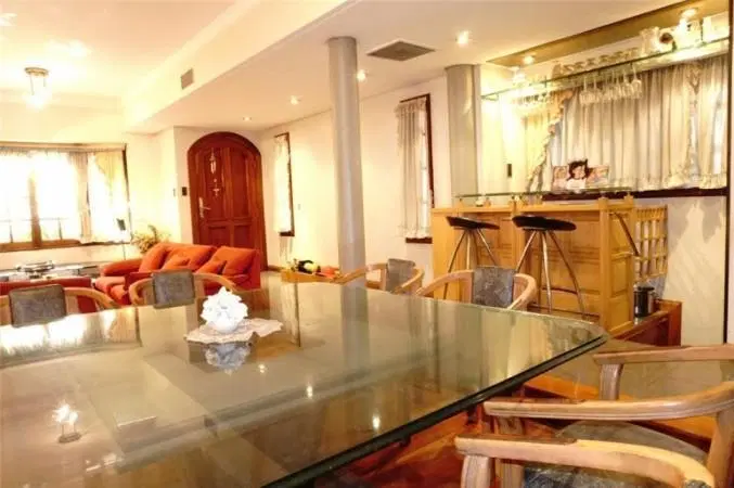 Chalet en Venta en Castelar - 5 ambientes! Permuta 1