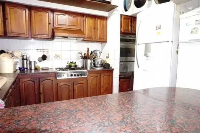 Chalet en Venta en Castelar - 5 ambientes! Permuta 5
