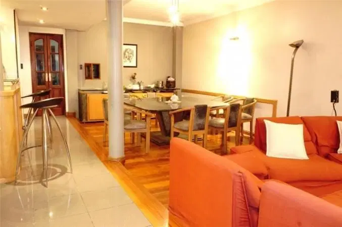 Chalet en Venta en Castelar - 5 ambientes! Permuta 3