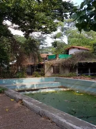 Chalet de epoca a reciclar sobre 3 lotes 4