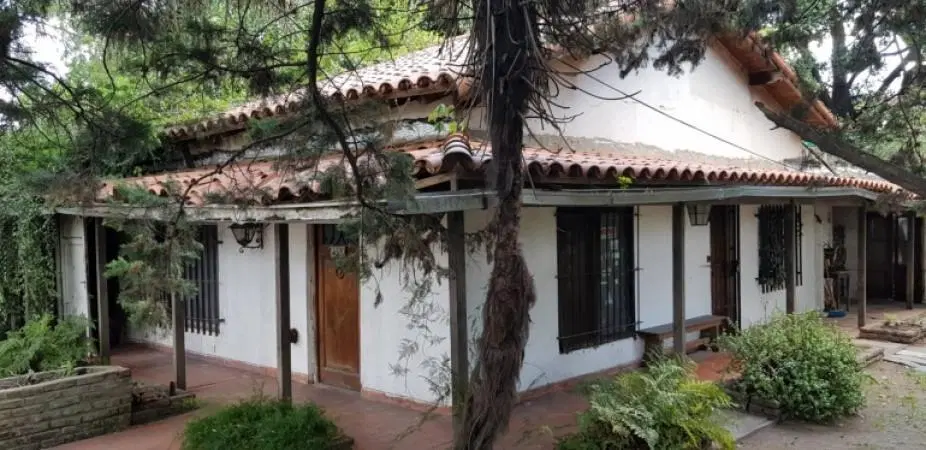Chalet de epoca a reciclar sobre 3 lotes 2
