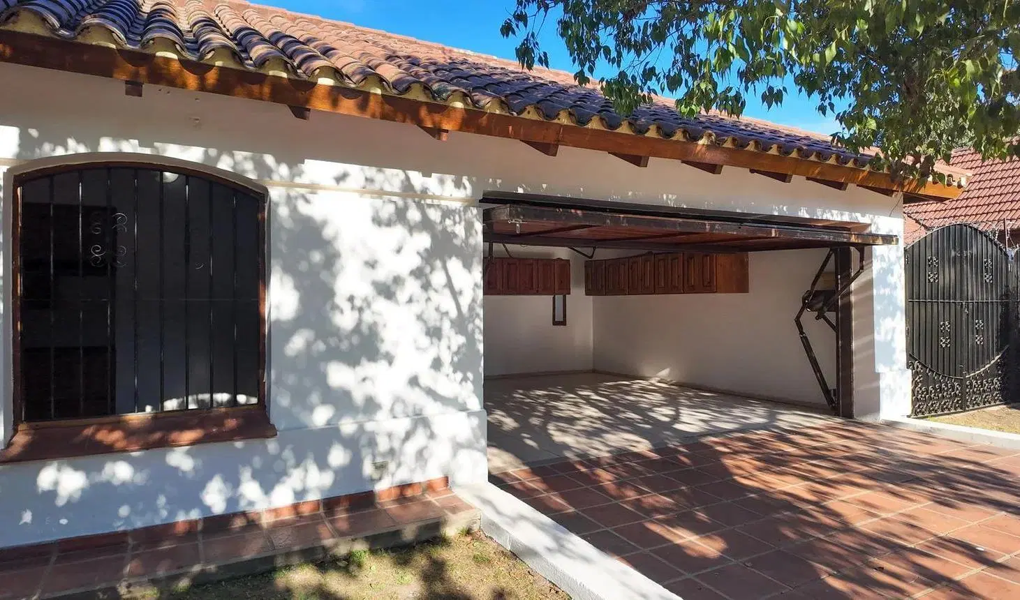 Exclusiva Casa de 5 Dormitorios en Zona Colegio La Salle – Apta Crédito 8