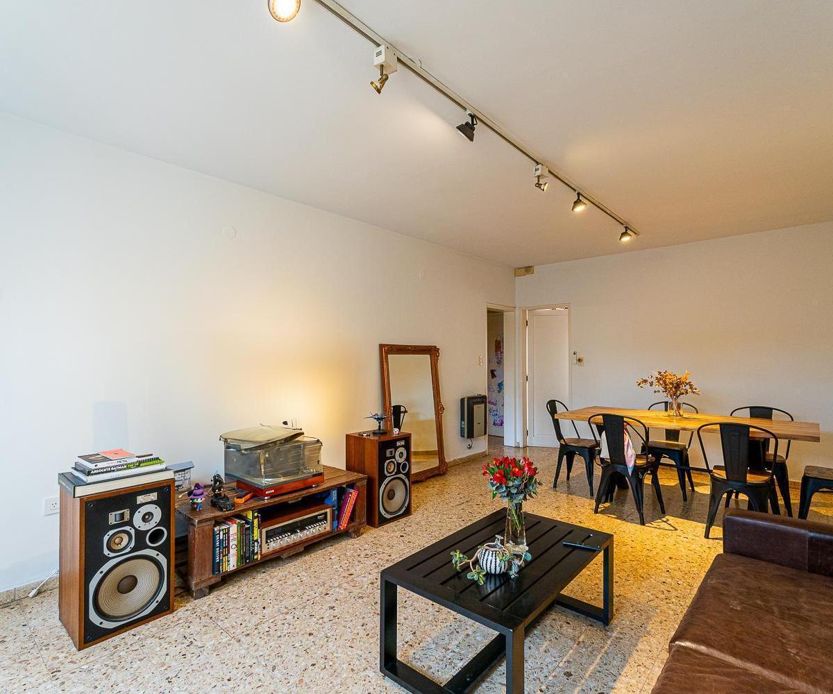 Casa en Venta de 2 Dorm. en La Florida con Pileta, Cochera y Quincho Cubierto 2