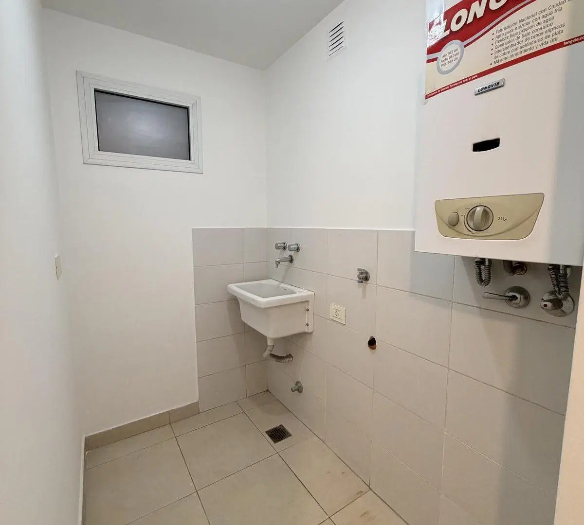 Semipiso de 1 Dormitorio En Echesortu Al Frente 4