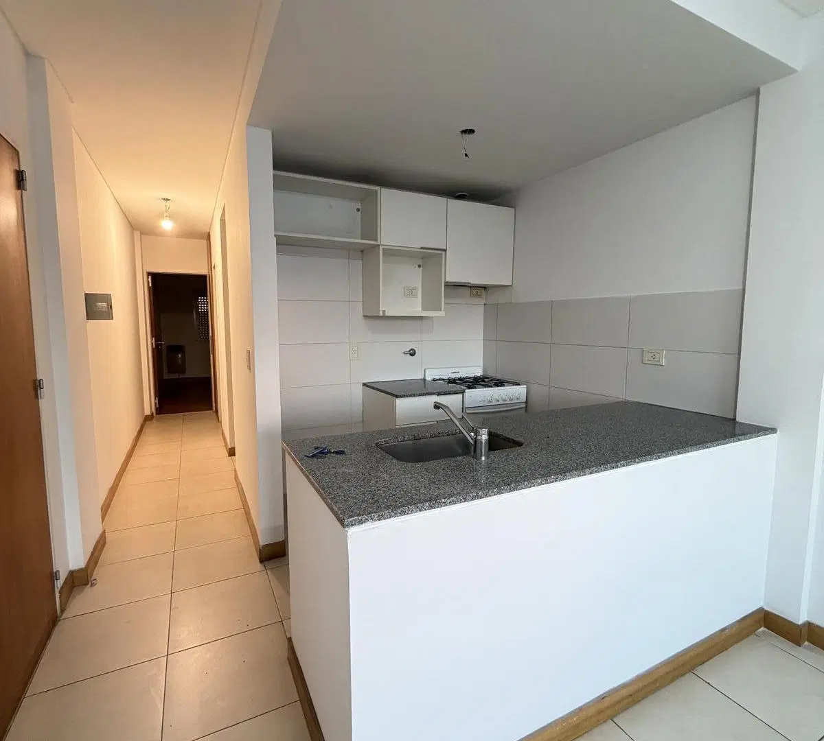 Semipiso de 1 Dormitorio En Echesortu Al Frente 1
