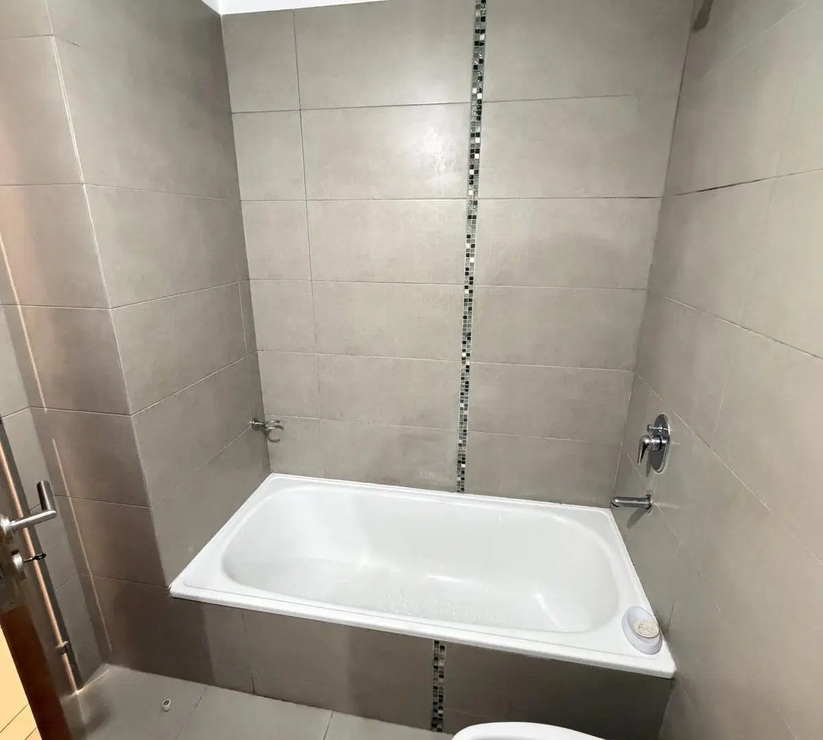 Semipiso de 1 Dormitorio En Echesortu Al Frente 5