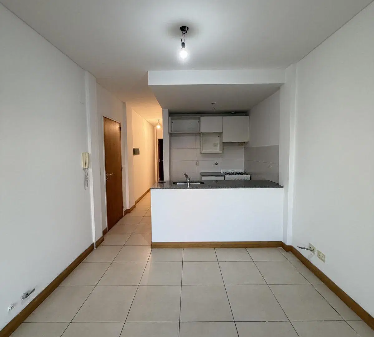 Semipiso de 1 Dormitorio En Echesortu Al Frente 3