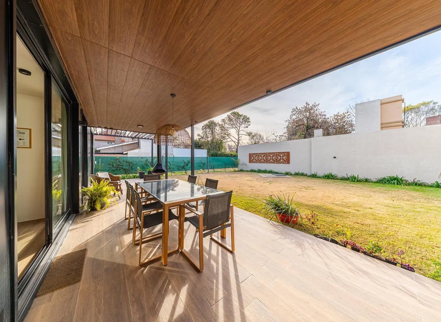 Casa de 2/3 Dormitorios Con Galeria Semicubierta y Cochera 8