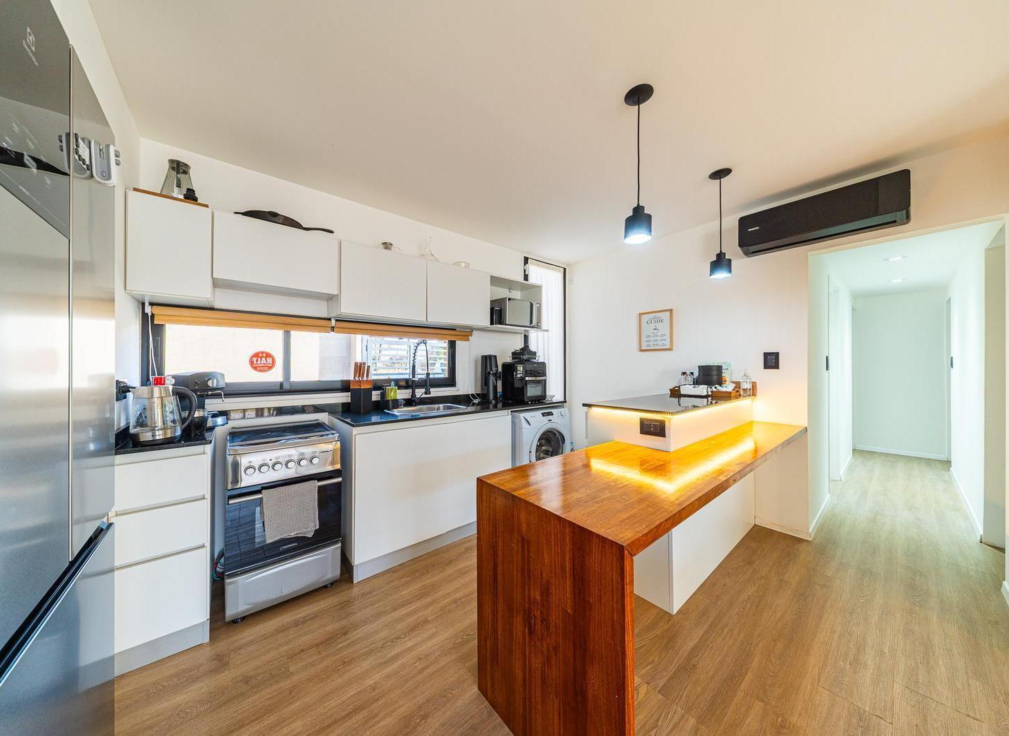 Foto de Casa de 2/3 Dormitorios Con Galeria Semicubierta y Cochera, imagen 5