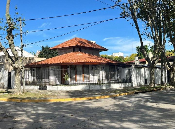 Casa Chalet  en Venta en Monte Grande, Esteban Echeverría, G.B.A. Zona Sur