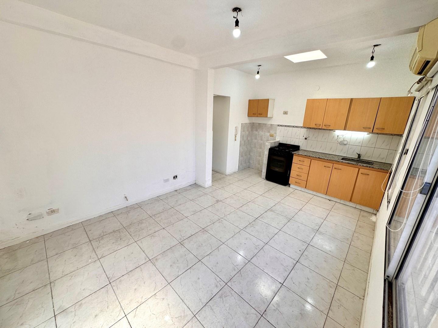 Foto de Departamento PH en Venta en Lanús, G.B.A. Zona Sur, Argentina, imagen 2