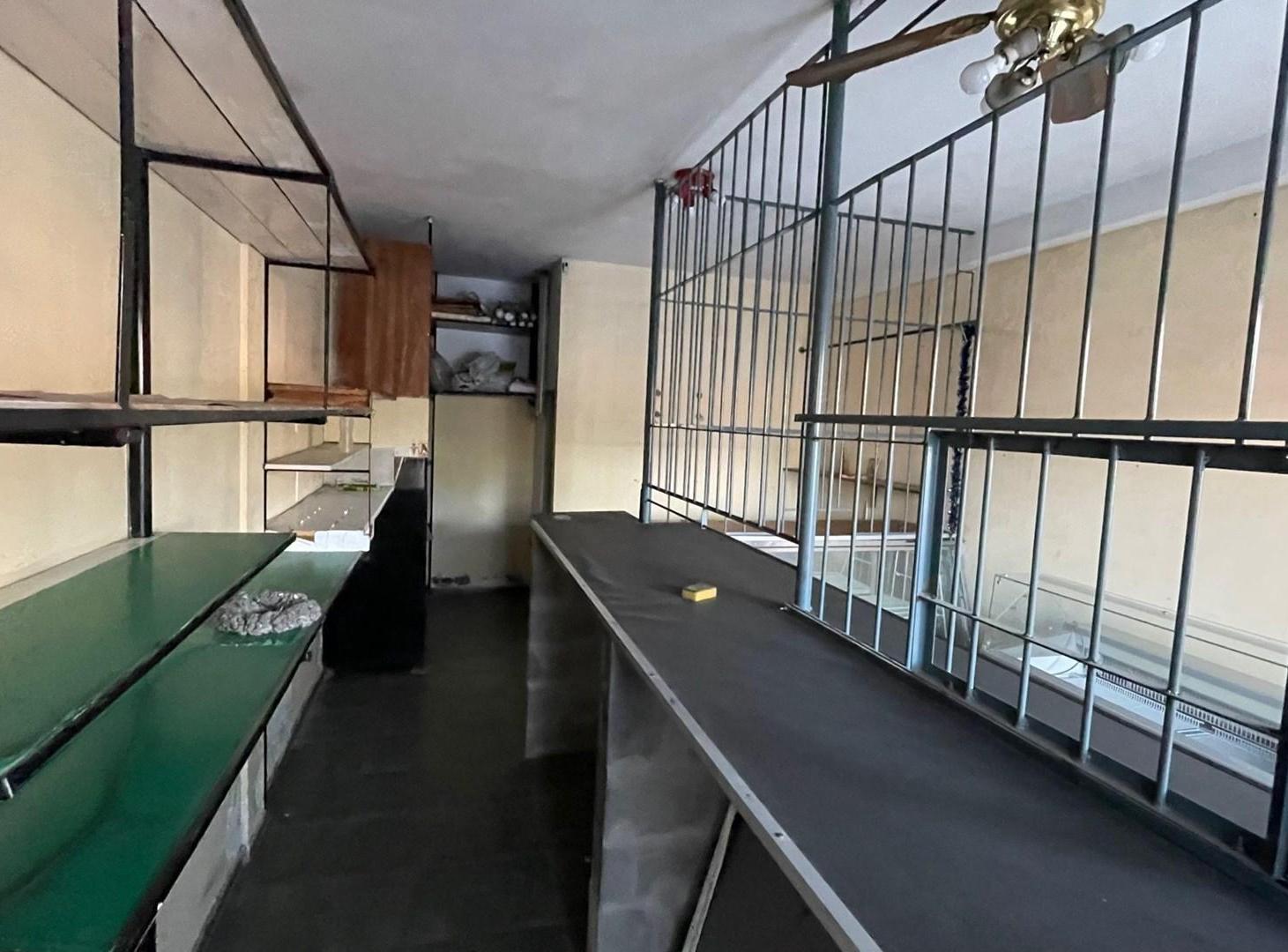 Foto de Local en Venta en Lomas de Zamora, G.B.A. Zona Sur, Argentina, imagen 4