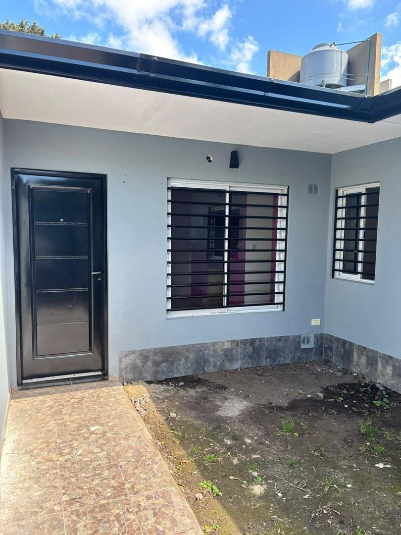 Foto de Departamento PH en Alquiler en Lomas de Zamora, G.B.A. Zona Sur, imagen 2