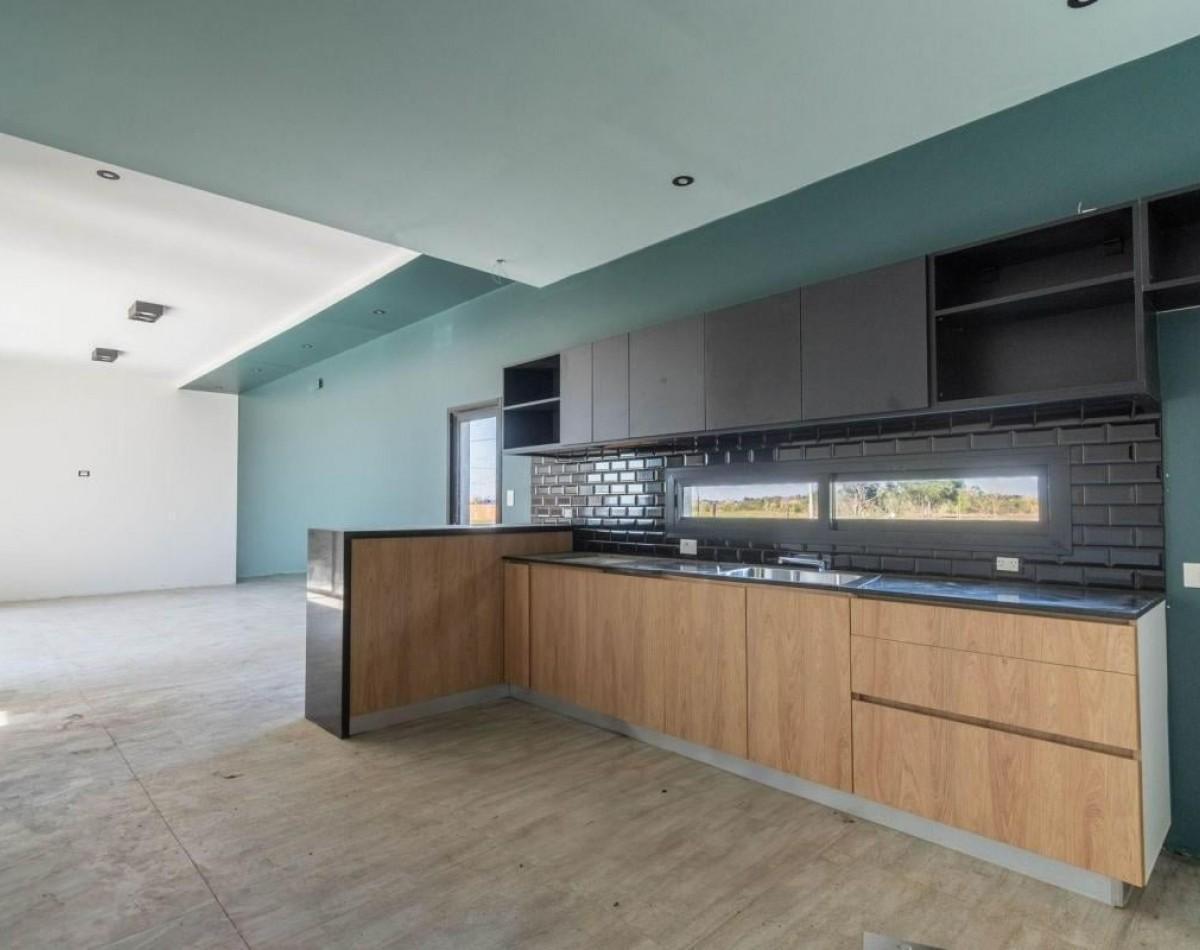 Casa 3 Dorm. con Pileta La Finca Ibarlucea 4