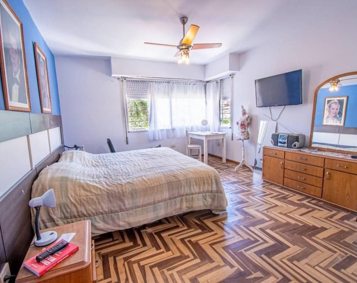 Casa 3 Dorm. con Piscina y Jardin Barrio Refineria 4