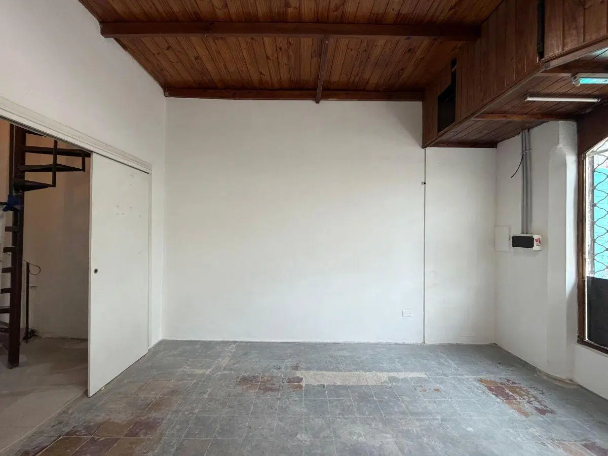 LOCAL EN ZONA COMERCIAL - Santos Lugares 5
