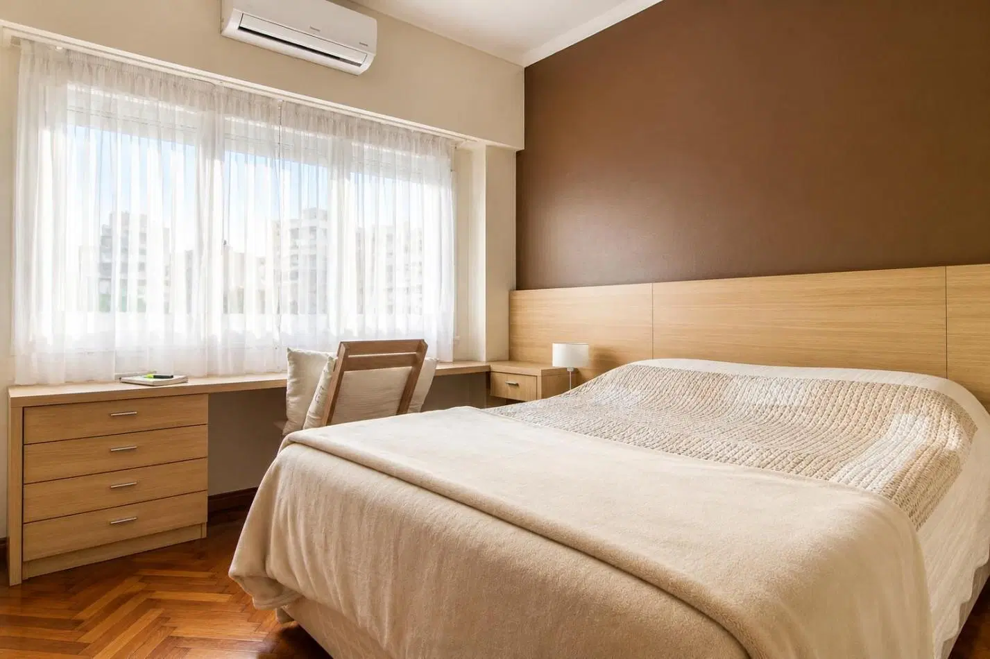 VENTA DEPTO 3 AMBIENTES CON DEPENDENCIA A LA CALLE. 3