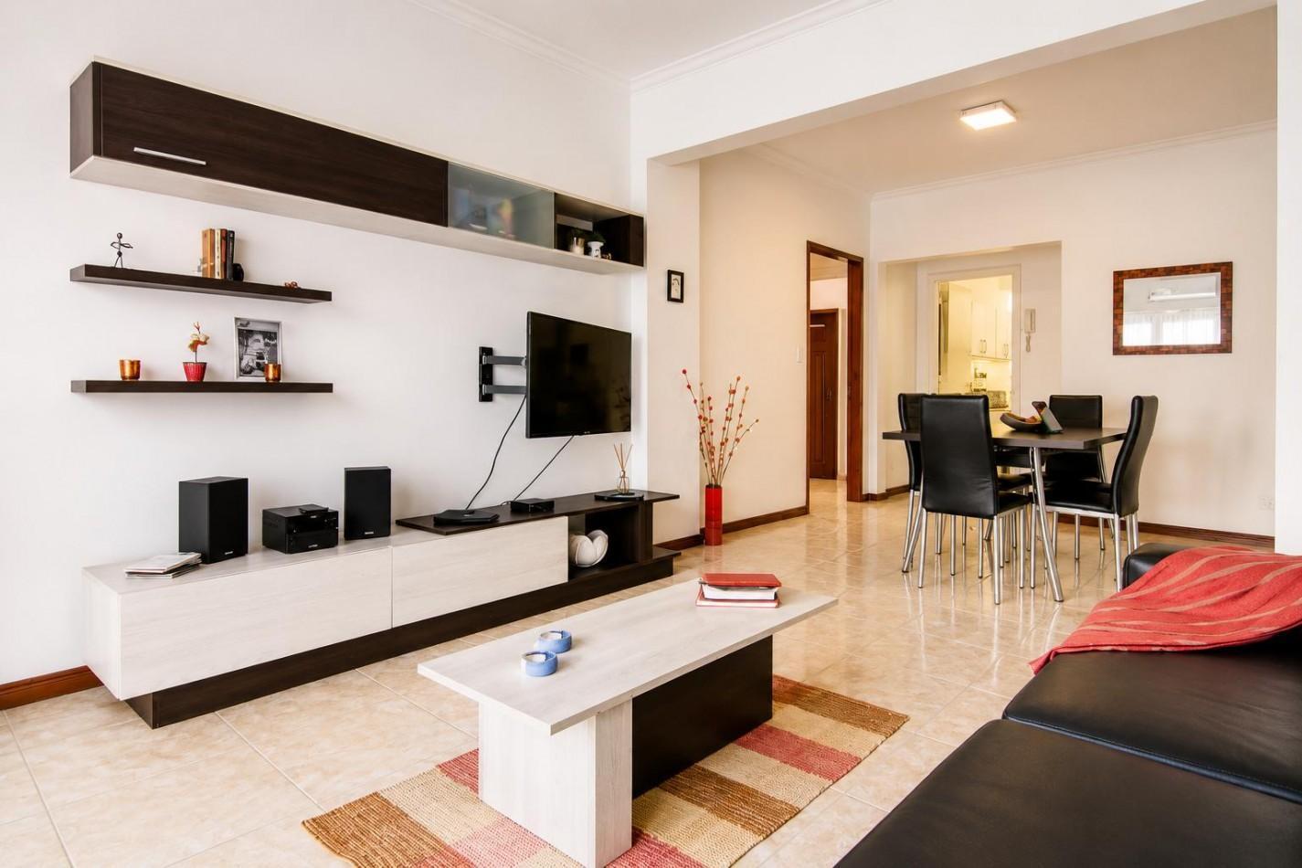 VENTA DEPTO 3 AMBIENTES CON DEPENDENCIA A LA CALLE.