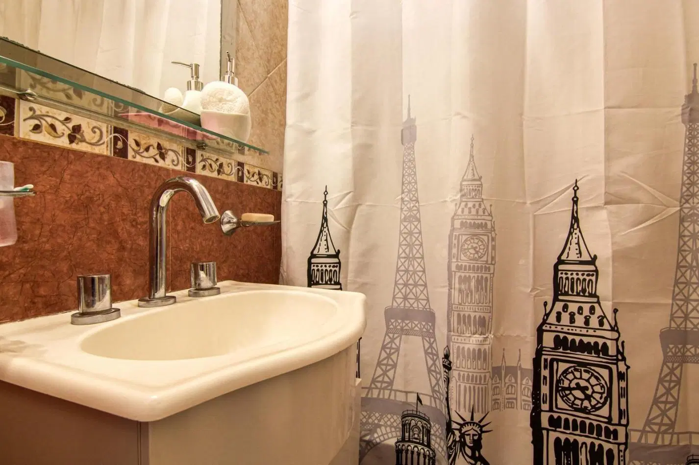 VENTA DEPTO 3 AMBIENTES CON DEPENDENCIA A LA CALLE. 5