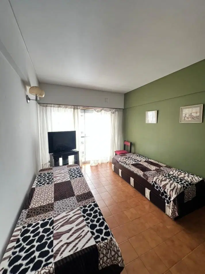 VENTA DEPTO DOS AMBIENTES - COCHERA - PLAZA COLON 1