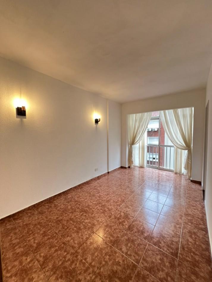 Foto de VENTA - DEPTO AMBIENTE Y MEDIO - FRENTE - PLAZA COLON, imagen 1