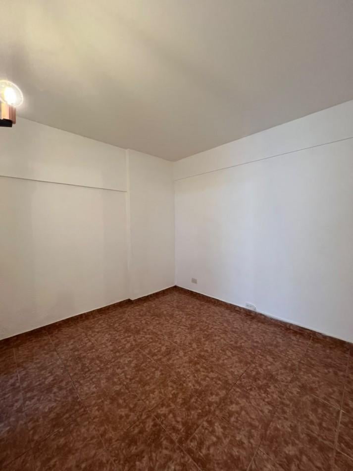 Foto de VENTA - DEPTO AMBIENTE Y MEDIO - FRENTE - PLAZA COLON, imagen 4