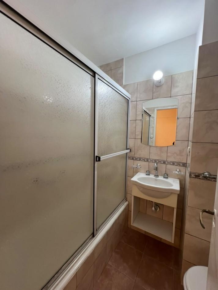 Foto de VENTA - DEPTO AMBIENTE Y MEDIO - FRENTE - PLAZA COLON, imagen 2