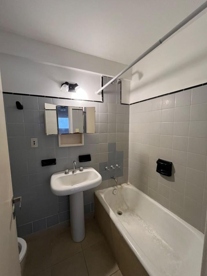 Foto de VENTA - DEPTO DOS AMBIENTES - PLAZA COLON, imagen 5