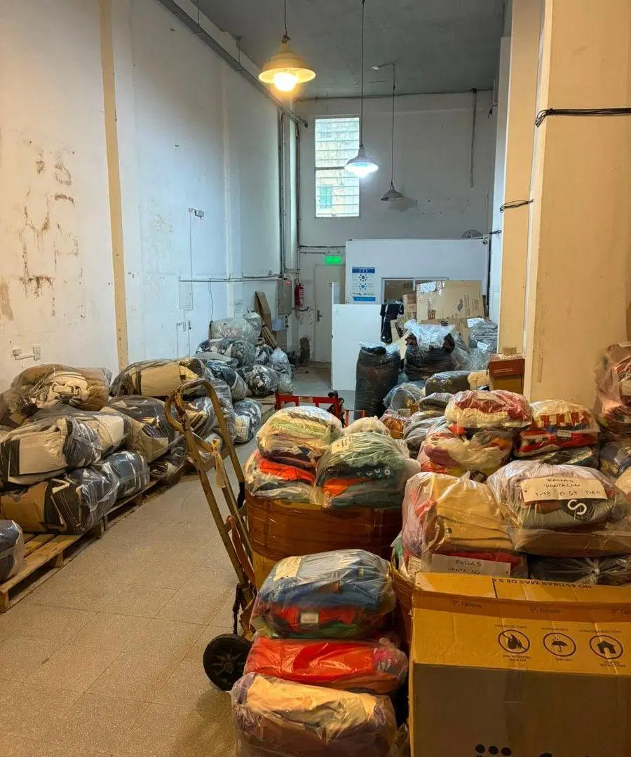 ALQUILER DEPOSITO FABRICA LOCAL FLORES 1000m2 CON MONTACARGAS ZONA TEXTIL 1