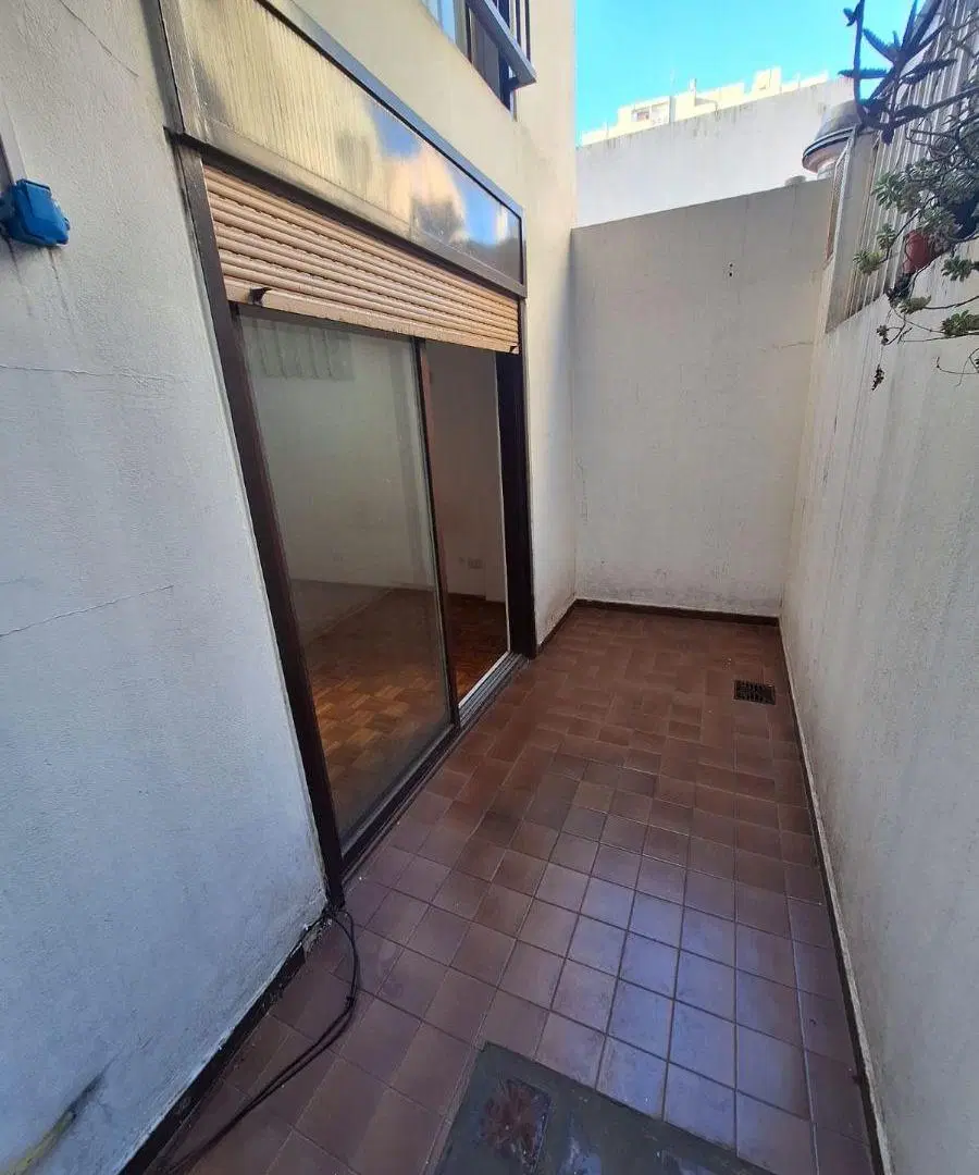 MUY LINDO MONOAMBIENTE, COCINA SEPARADA, CON 2 PATIOS!!! 4