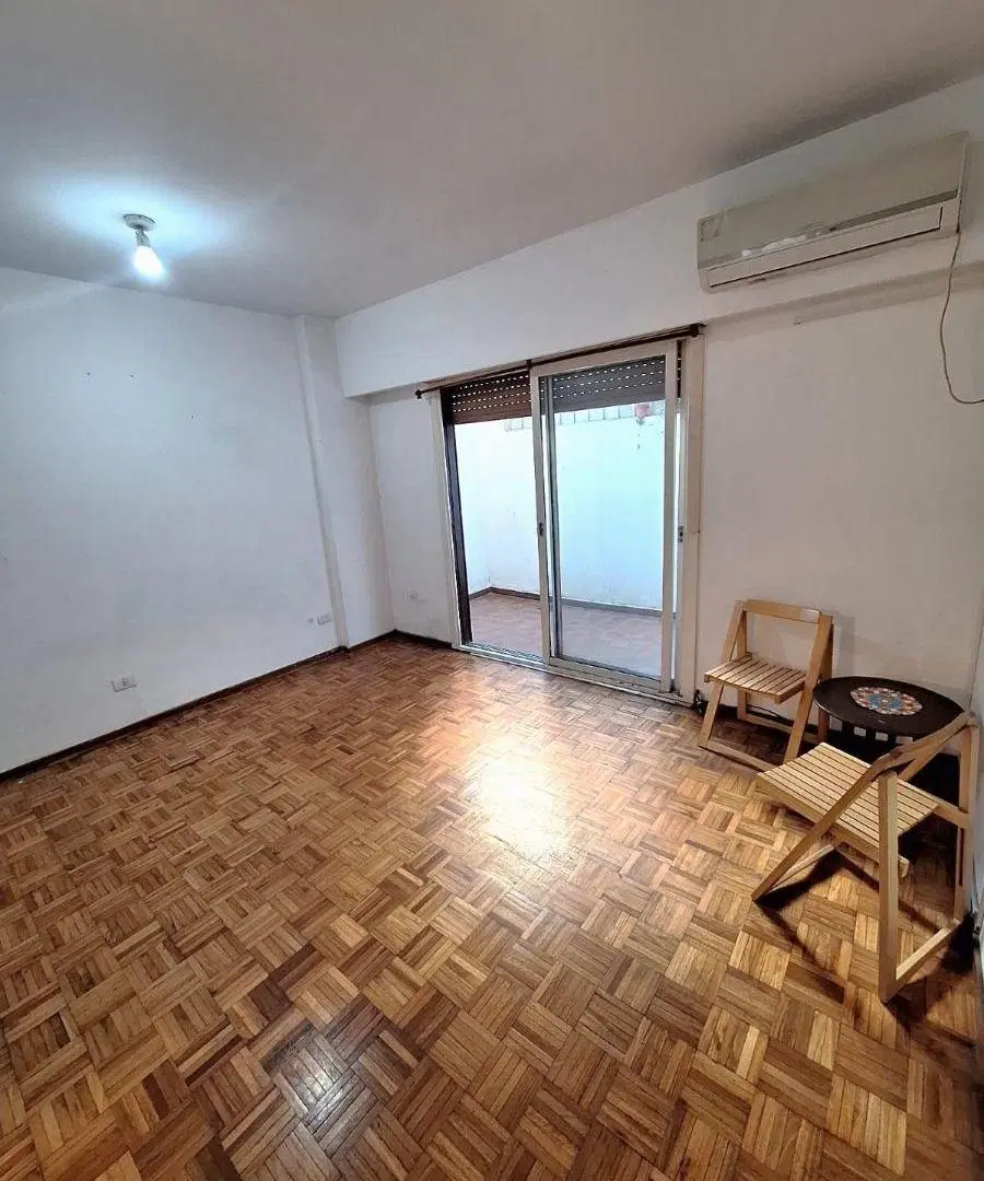 MUY LINDO MONOAMBIENTE, COCINA SEPARADA, CON 2 PATIOS!!! 3