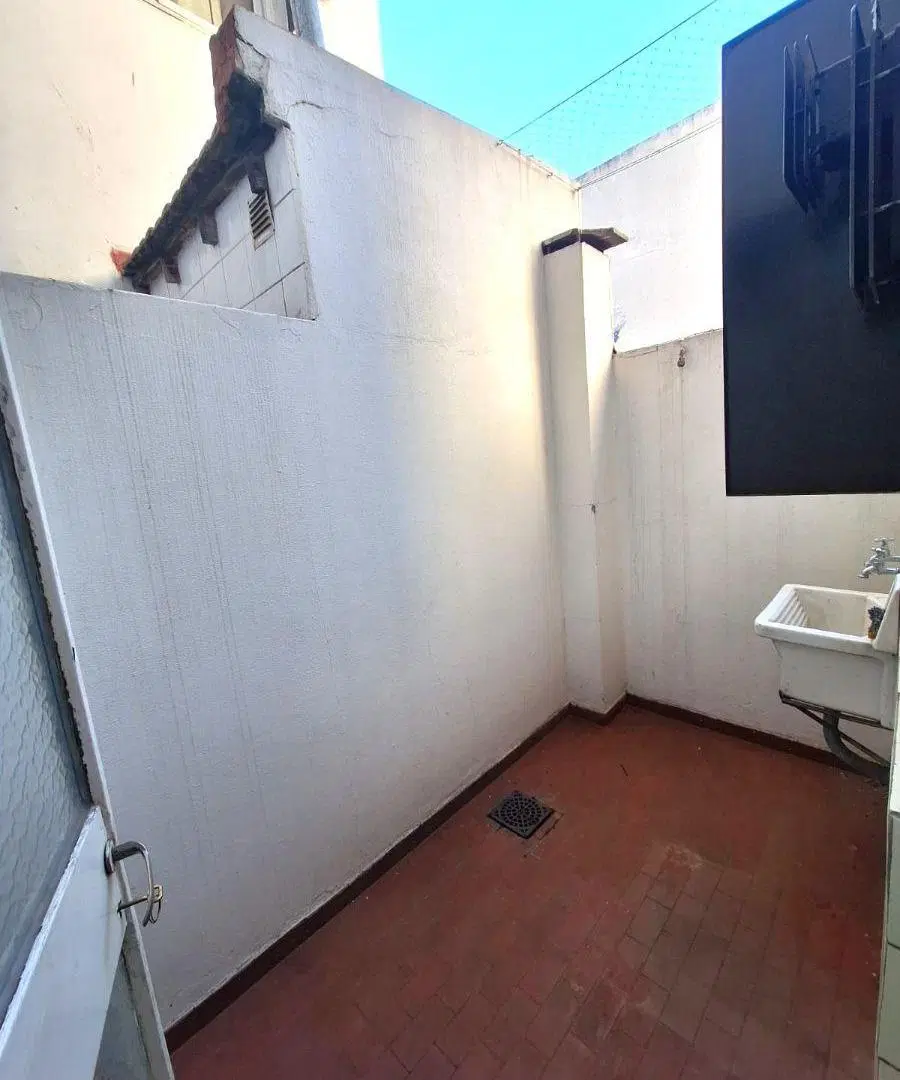 MUY LINDO MONOAMBIENTE, COCINA SEPARADA, CON 2 PATIOS!!! 5