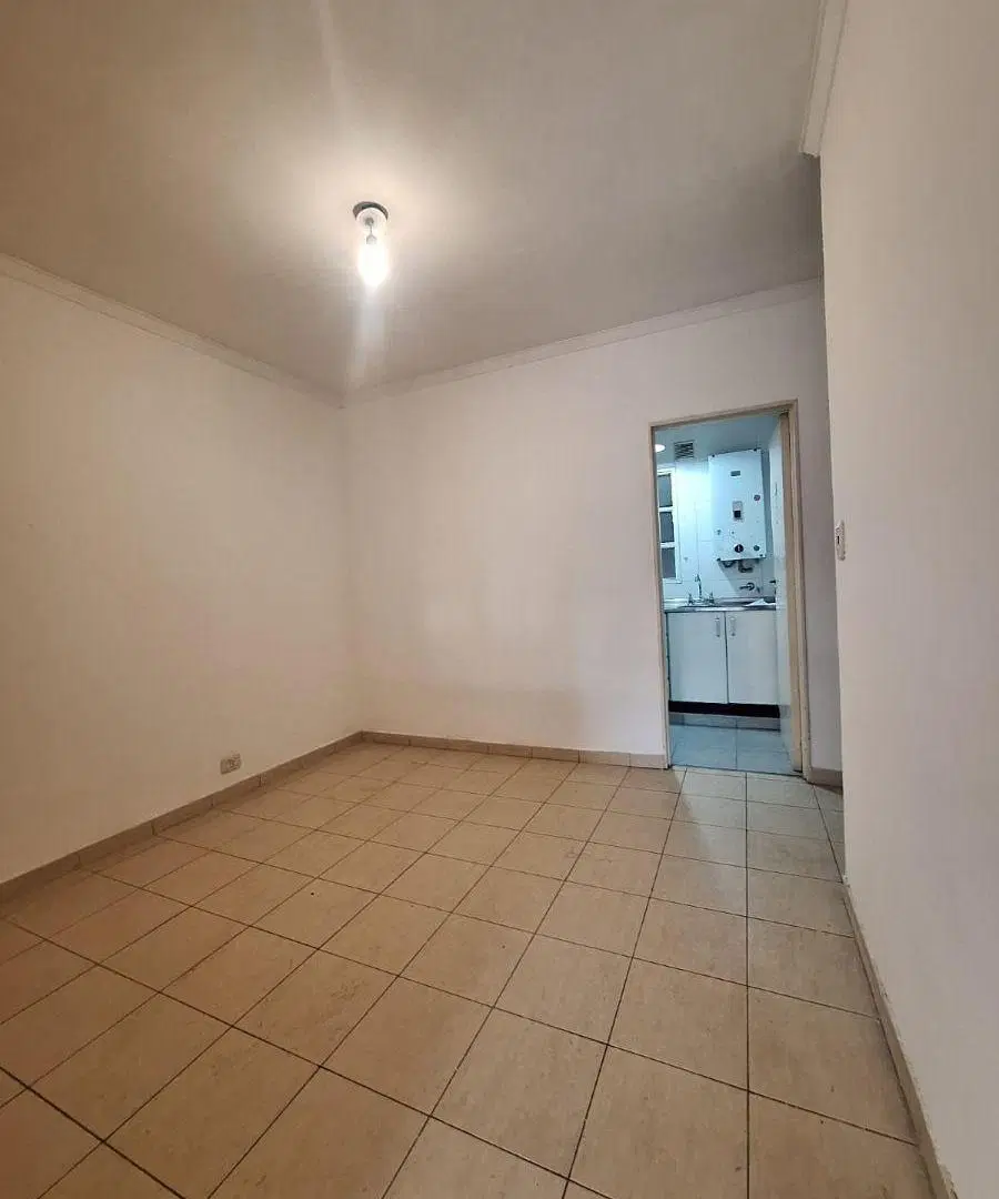 AMPLIO MONOAMBIENTE AL FRENTE CON BALCON AV. DE LOS INCAS PISO 2 8